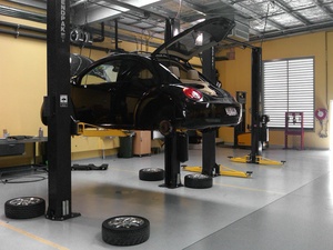 Car Dealership Automotive Lift Equipment