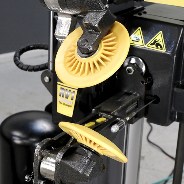 Powerful automatic bead breaker rollers